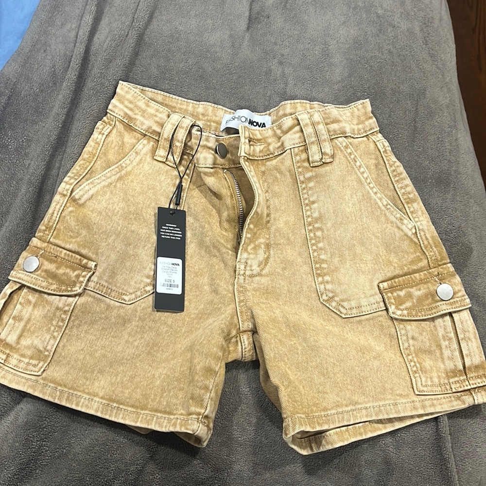 Never worn fashion nova curve hugging cargo shorts